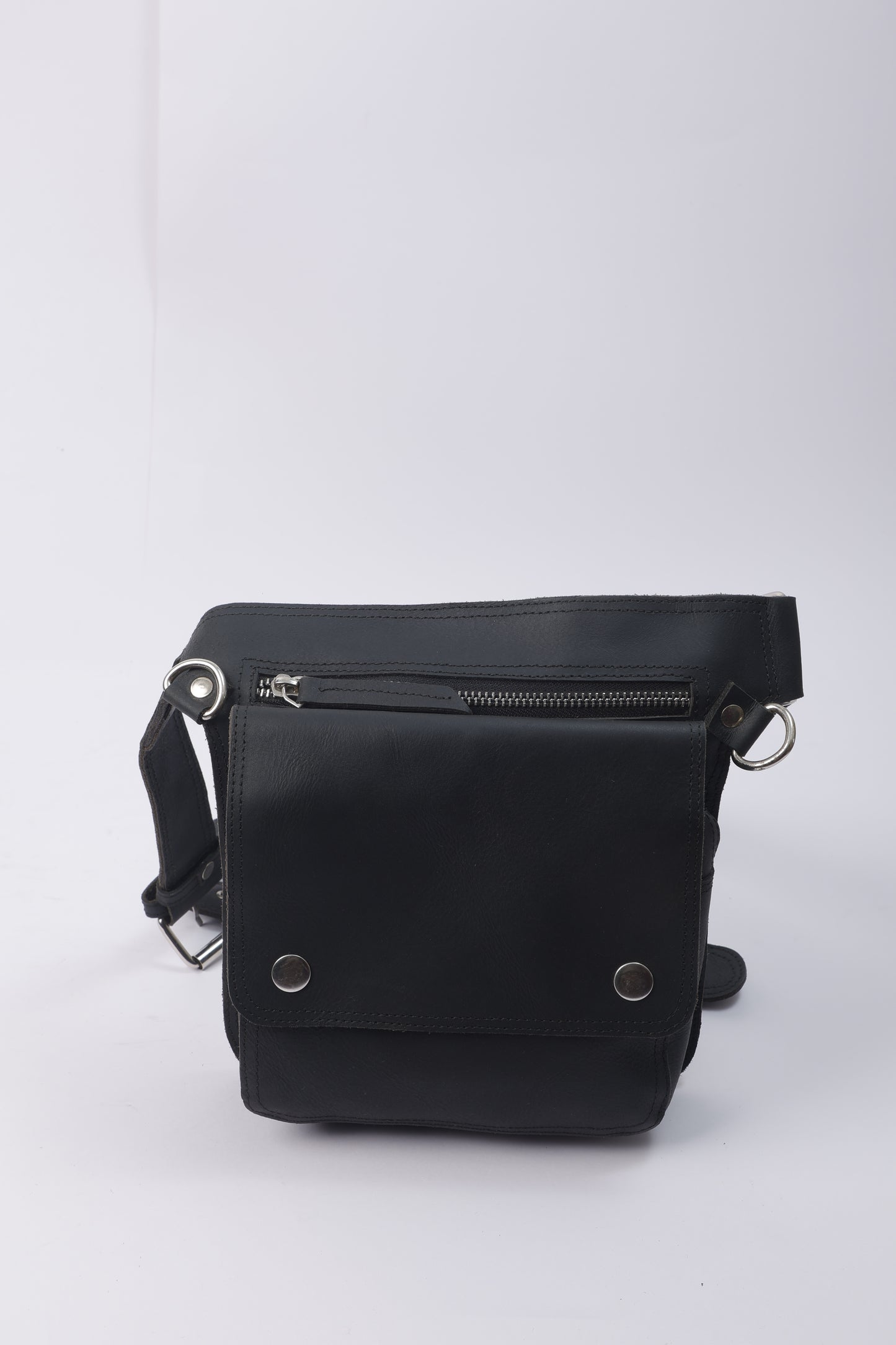 "Premium Leather Belt Pouches – Hands-Free Style & Function"