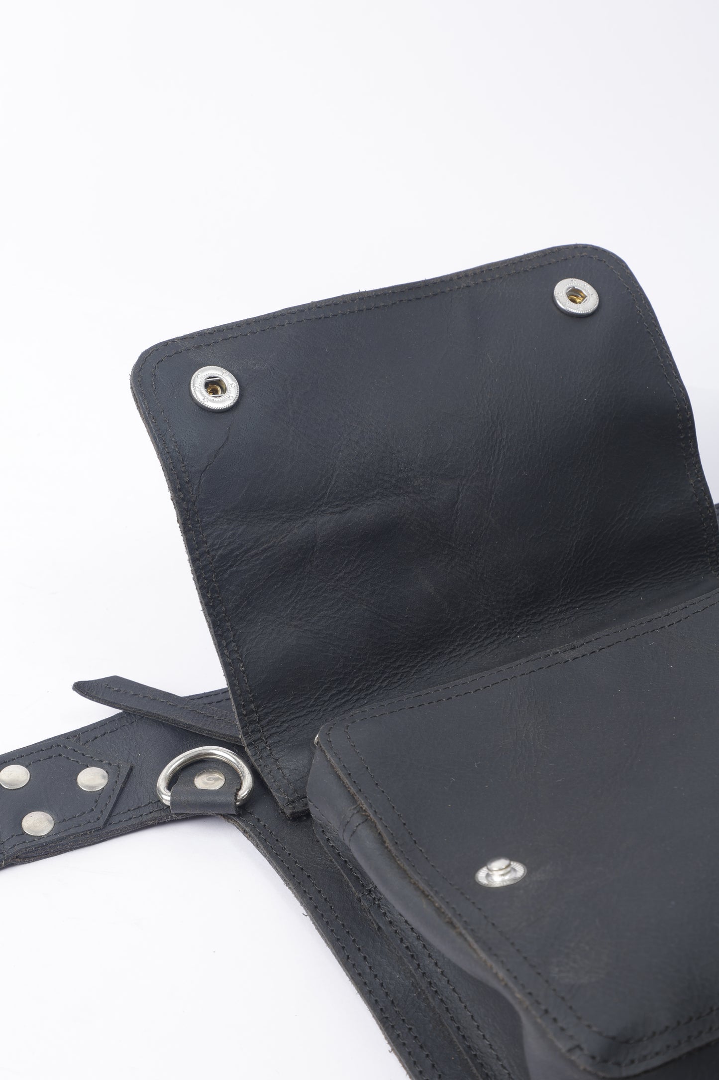 "Premium Leather Belt Pouches – Hands-Free Style & Function"