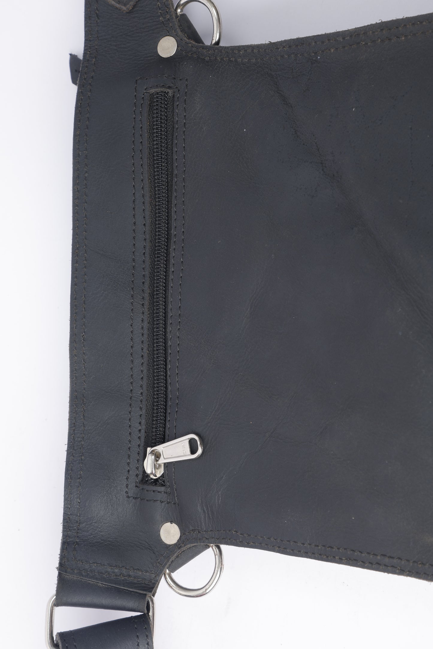 "Premium Leather Belt Pouches – Hands-Free Style & Function"