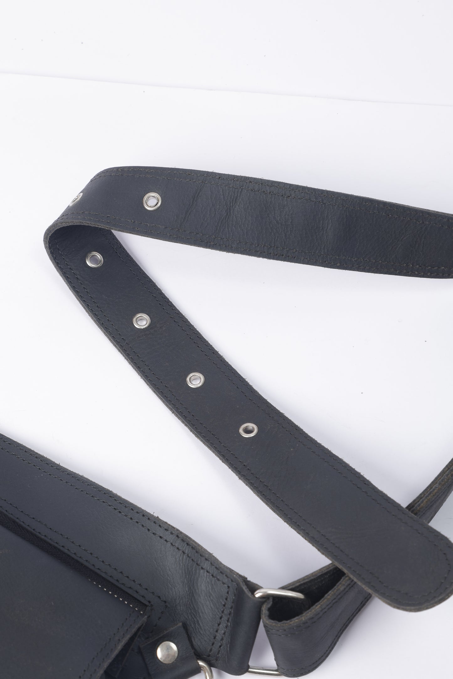 "Premium Leather Belt Pouches – Hands-Free Style & Function"