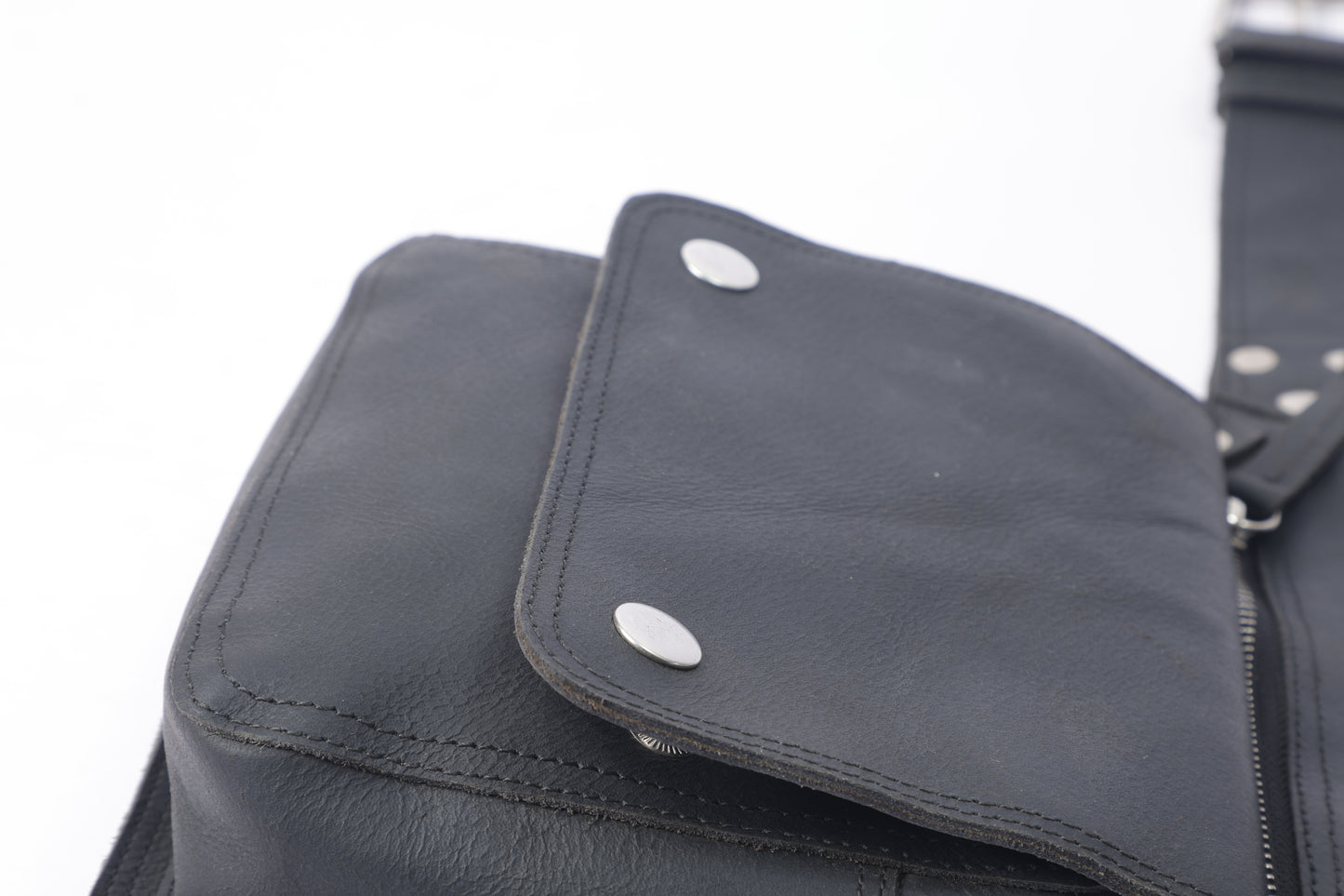 "Premium Leather Belt Pouches – Hands-Free Style & Function"